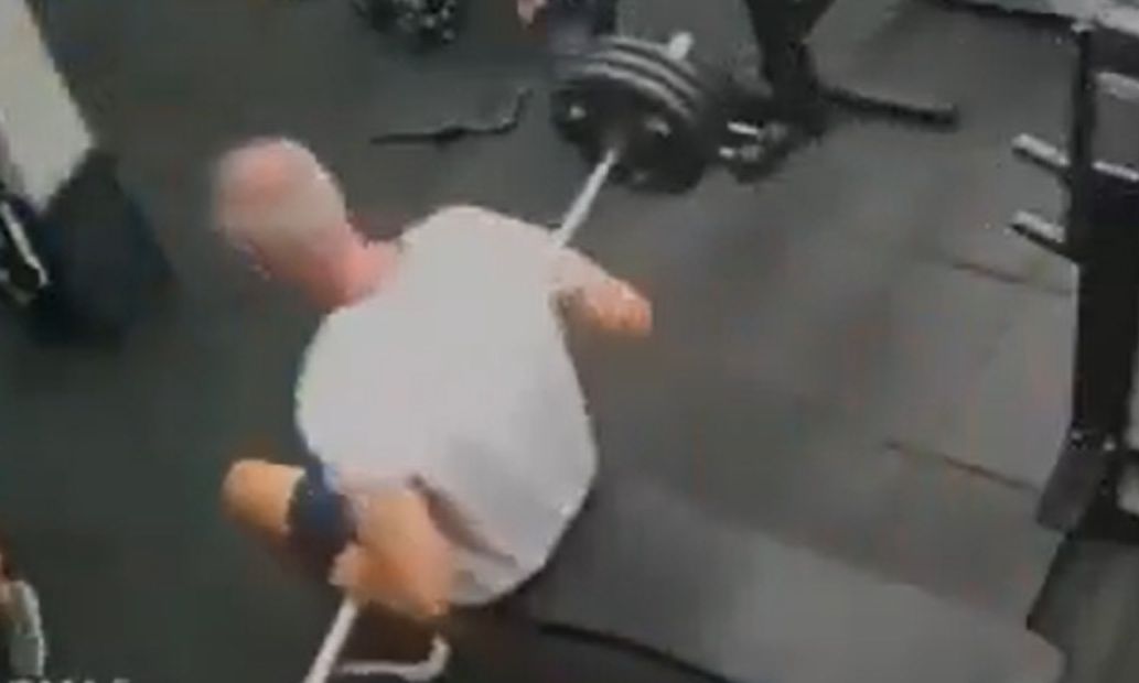 BINTEO: Φρικτός θάνατος σε γυμναστήριο – Τον καταπλάκωσε η μπάρα