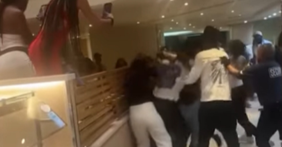 VIDEO: Άγριος καβγάς για… κοτομπουκιές σε κρουαζιερόπλοιο