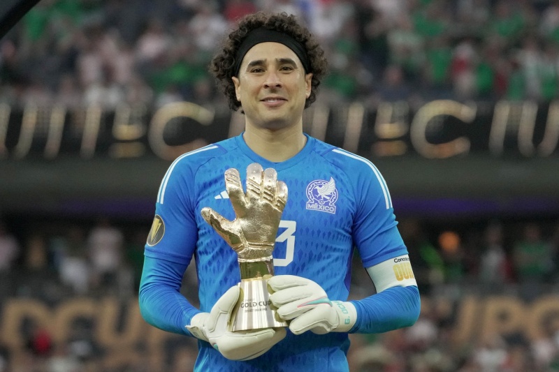 Νέο αφιέρωμα για Οτσόα και Μουντιάλ: «Ένας τελευταίος χορός για τον Μεξικάνικο θρύλο»! (ΦΩΤΟΓΡΑΦΙΕΣ)