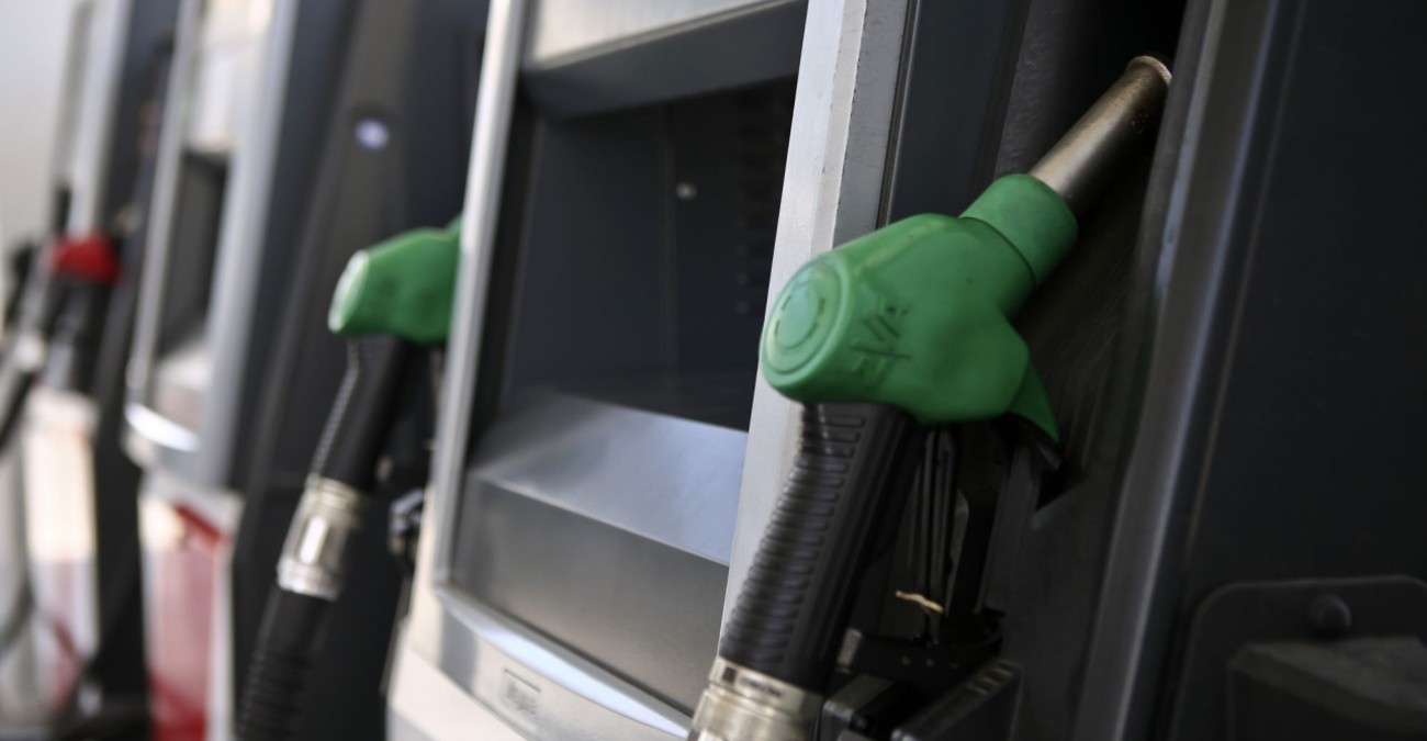 «Έπεσαν οι τιμές» σε πρατήριο βενζίνης – Η φωτογραφία που έγινε viral