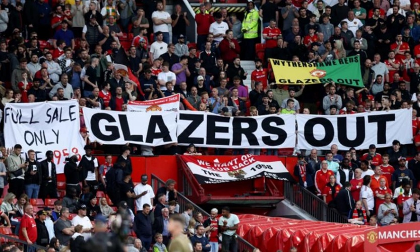 «Glazers Out»: Οι οπαδοί της Γιουνάιτεντ θα αδειάσουν το «Όλντ Τράφορντ» με Άρσεναλ ως ένδειξη διαμαρτυρίας!