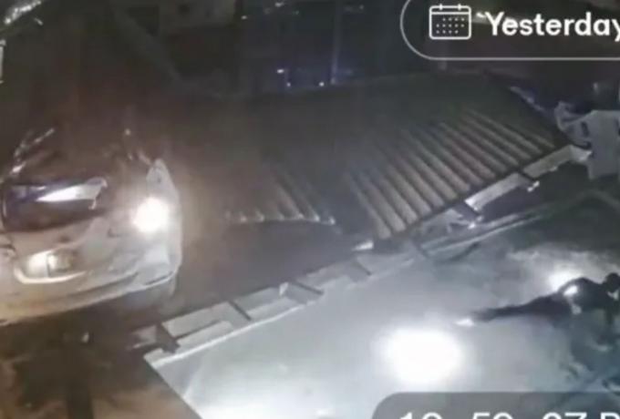 Απίστευτο βίντεο: Αυτοκίνητο προσκρούει σε τοίχο αυλής, απογειώνεται και η οδηγός πέφτει μέσα σε πισίνα