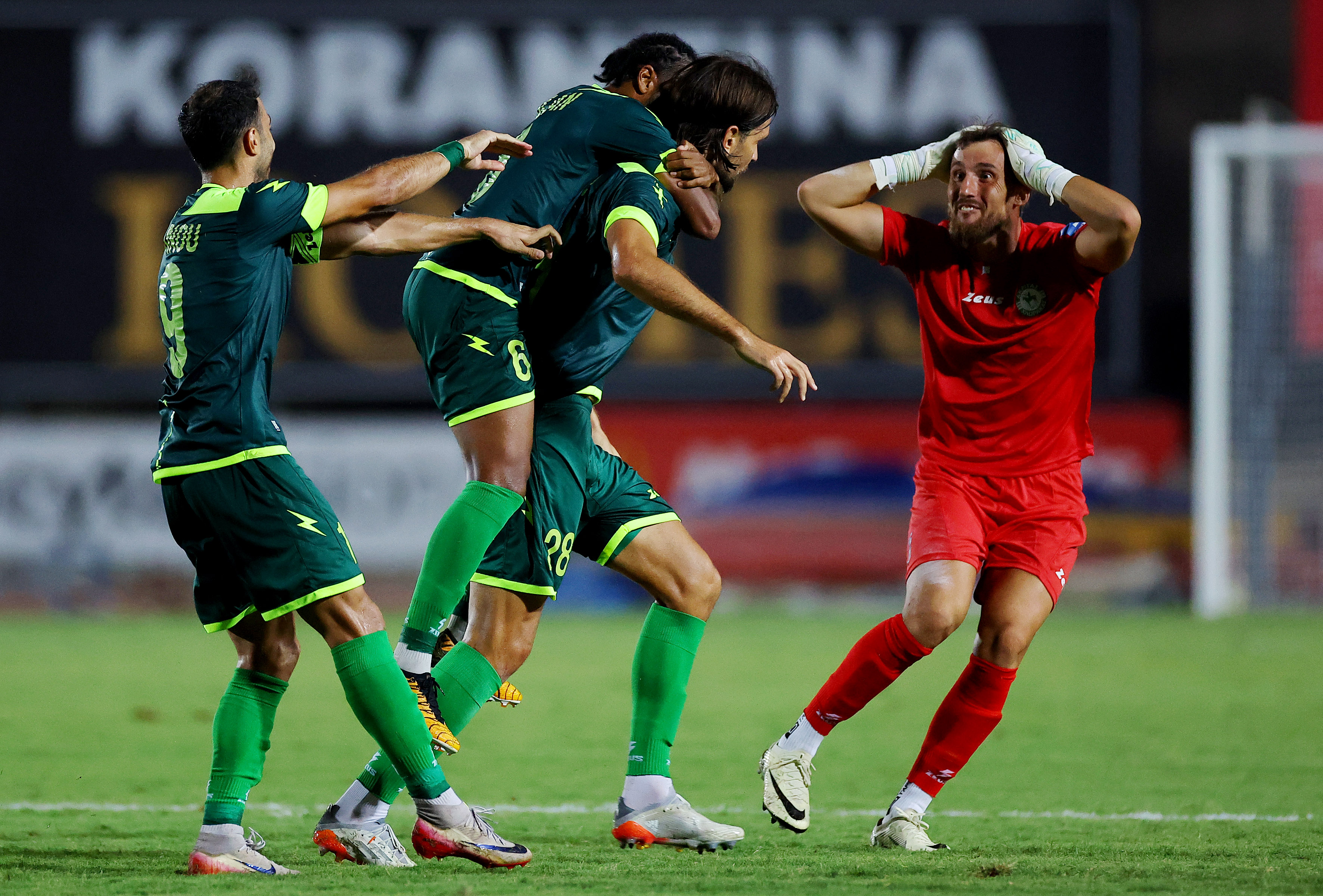 ΓΚΟΛΑΡΑ με εκτέλεση φάουλ από κεντρικό αμυντικό! (ΒΙΝΤΕΟ)