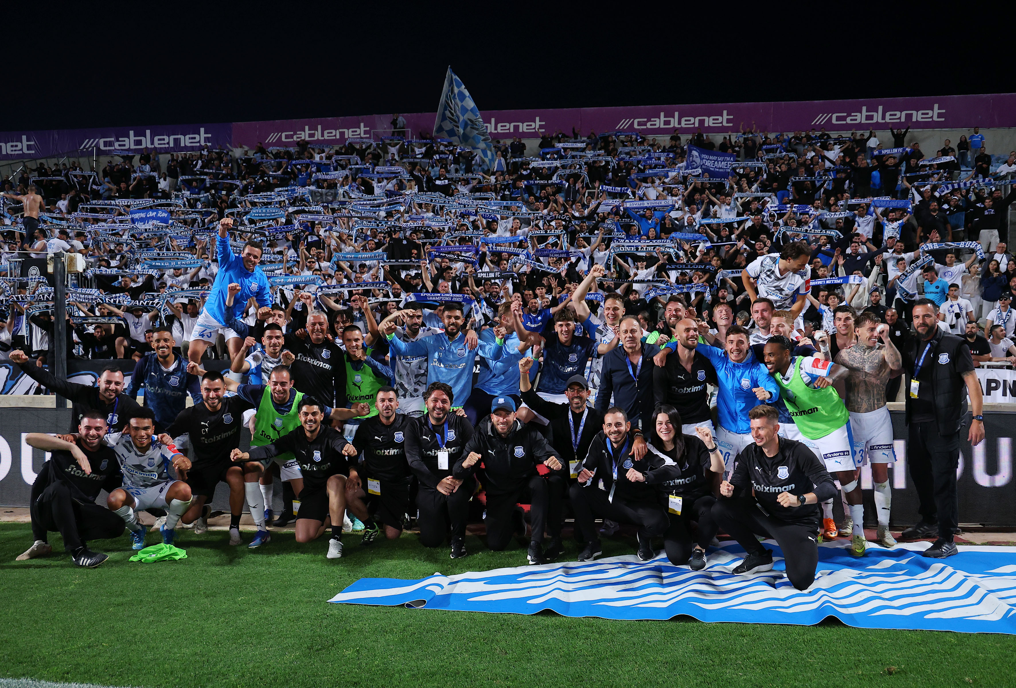 «Κυανόλευκη» τρέλα: Χιλιάδες οπαδοί του Απόλλωνα έκαναν τη νύχτα μέρα για την πρόκριση!