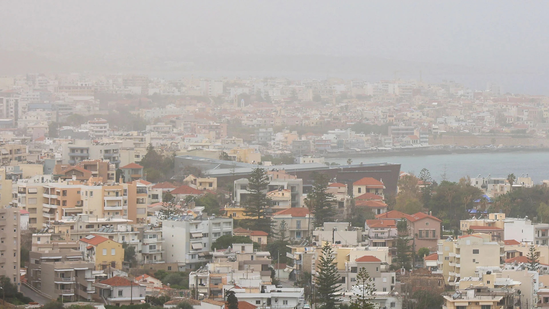 Έντονη η σκόνη στην ατμόσφαιρα:  Πότε να περιμένουμε βροχές; Η θερμοκρασία και το «καιρικό μενού» το Σαββατοκύριακο – Δείτε αναλυτικά