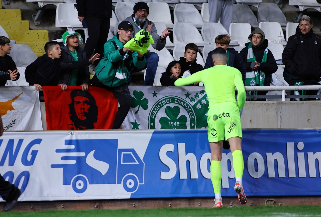 Μετά τη λήξη πήραν ΔΩΡΟ από Φαμπιάνο και Σεμέδο!