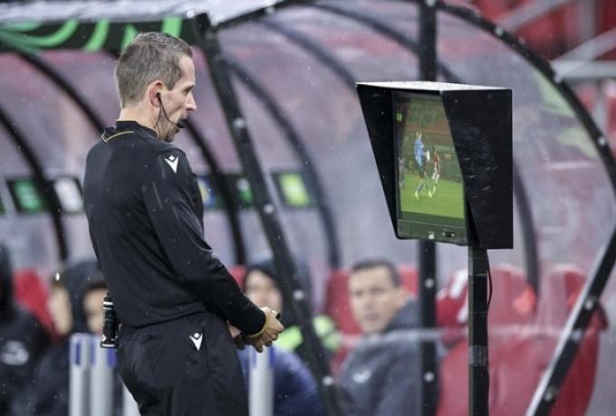 IFAB: Εξετάζονται αλλαγές στο πρωτόκολλο του VAR, θα αποφασίζει και για τα… κόρνερ!