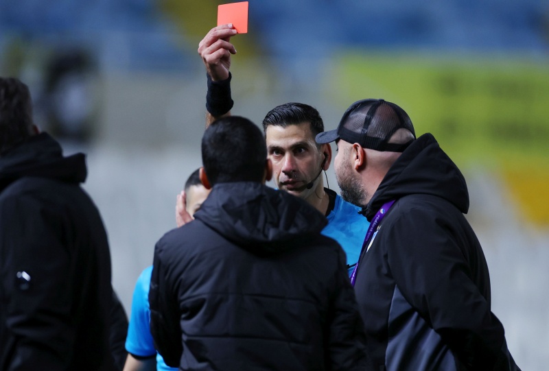 «Κόλαφος» για ΑΠΟΕΛ το φύλλο αγώνος του διαιτητή Φωτίου – «Με προπηλάκισαν επιχειρώντας να με κτυπήσουν»