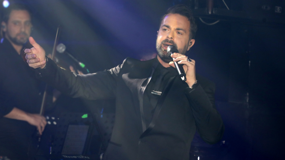 Σοκαριστικό περιστατικό στην Κύπρο για τον Hλία Βρεττό: Θύμα επίθεσης ενώ τραγουδούσε (βίντεο)