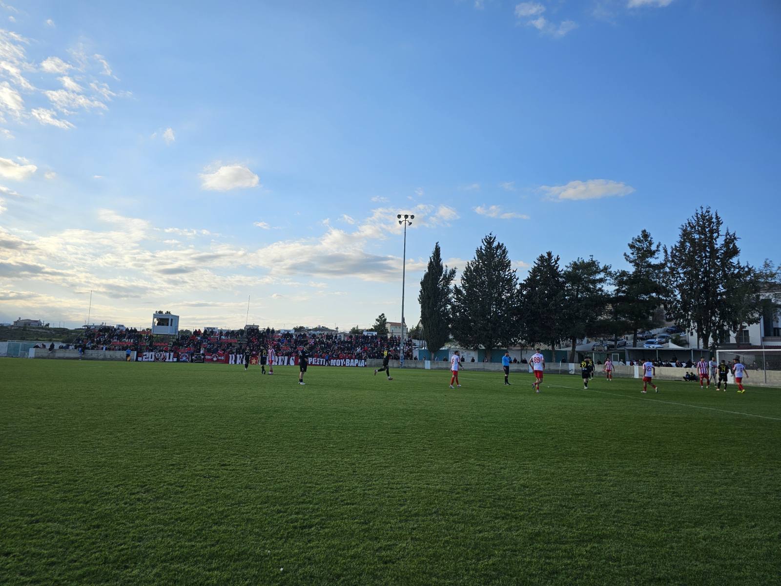 Τίμησαν την μνήμη των θυμάτων στα Τέμπη οι Σαλαμιναίοι - Συμβολική κίνηση στο 57ο λεπτό (ΦΩΤΟΓΡΑΦΙΕΣ)