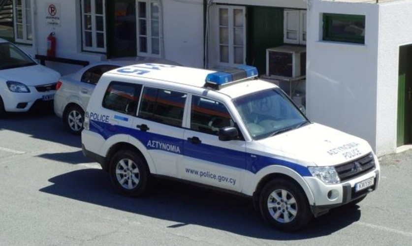 Λευκωσία: Άγρια επίθεση σε 32χρονο - Ο ένας τον τραυμάτισε με μαχαίρι στο μέτωπο και άλλος με ξύλο στο χέρι - Πήραν το πορτοφόλι και έγιναν καπνός