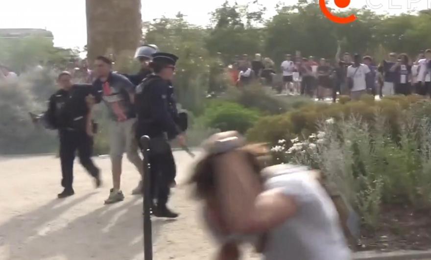BINTEO: Επεισόδια, συλλήψεις και δακρυγόνα στο Παρίσι κατά τη διάρκεια του τελικού του Champions League!