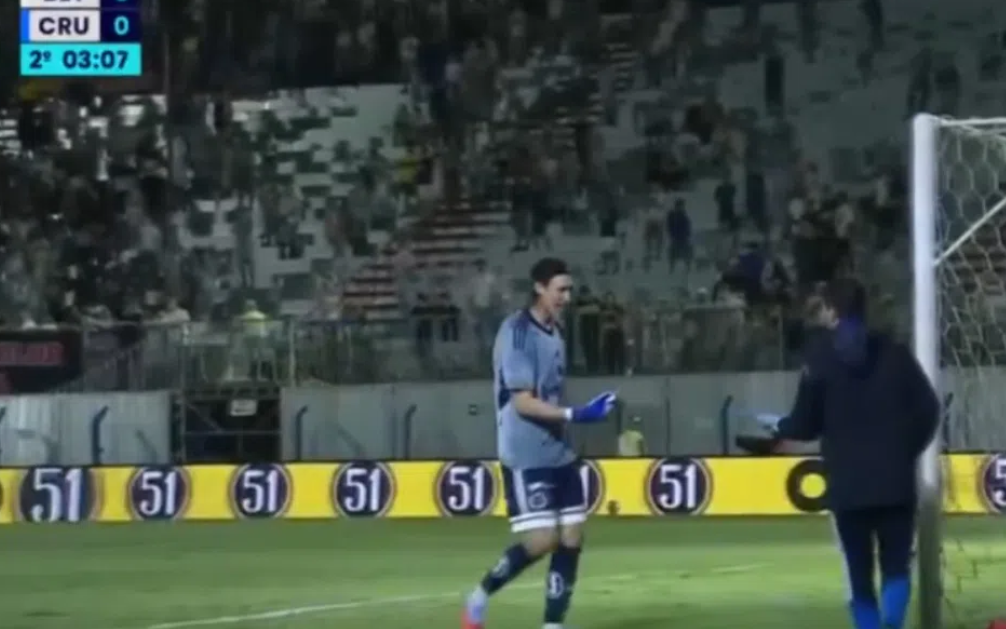 Πρωτοφανές περιστατικό στη Βραζιλία: Τερματοφύλακας διέκοψε αγώνα για να πάει στην τουαλέτα