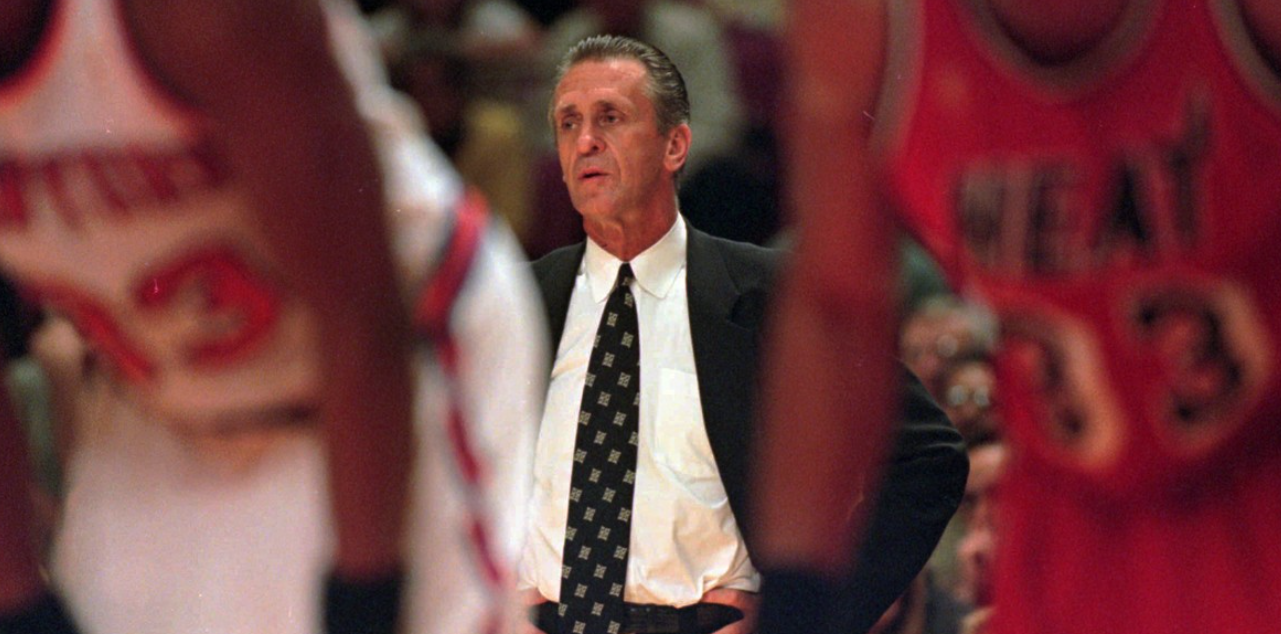 Ακόμη και ως άγαλμα, ο Pat Riley φοράει Armani