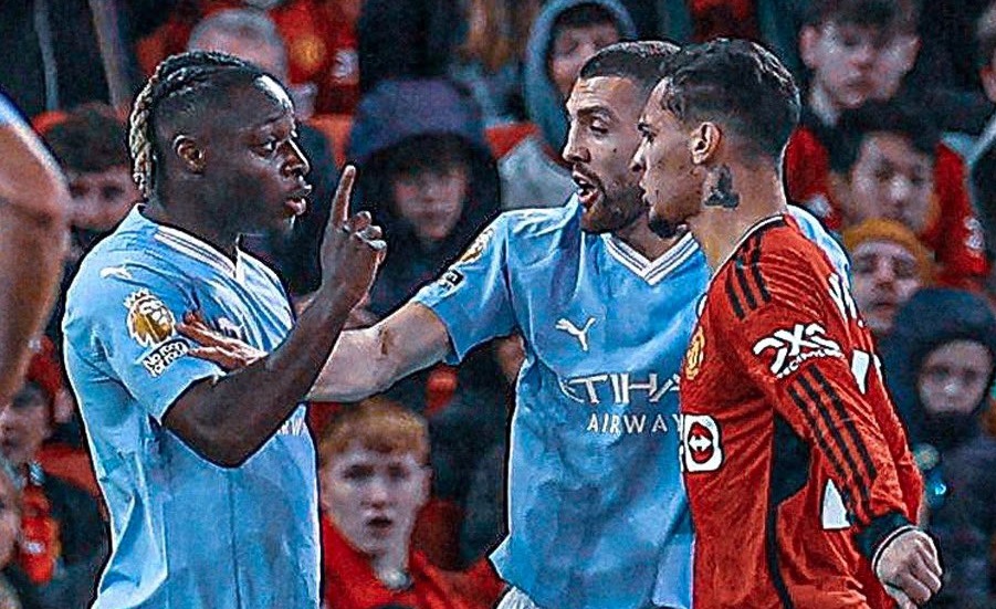 Απαράδεκτος Άντονι, κλώτσησε τον Ντοκού γιατί τον ντρίμπλαρε!