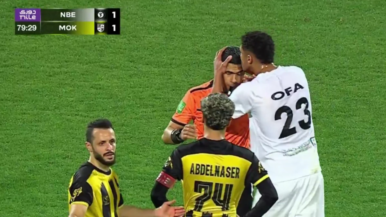 Επίθεση... αγάπης σε διαιτητή μετά την κατακύρωση γκολ μέσω VAR (ΒΙΝΤΕΟ)