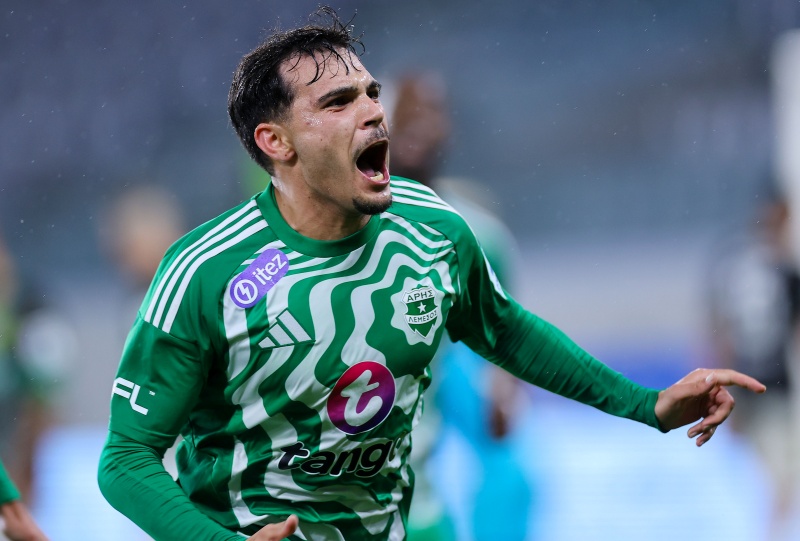 ΖΩΝΤΑΝΟΣ στη μάχη του τίτλου ο Άρης - Νίκησε την ΑΕΚ με γκολάρα Χάμπου και ανέβηκε στη 2η θέση!