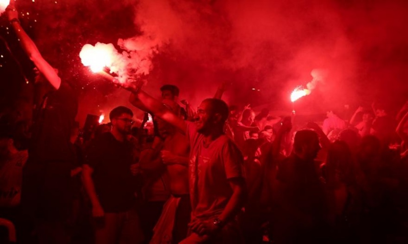 ΠΑΝΙΚΟΣ στον Πειραιά με τη λήξη του τελικού - ΤΡΟΜΕΡΟ ξέσπασμα μετά τη... ΛΥΤΡΩΣΗ! (ΒΙΝΤΕΟ - ΦΩΤΟΓΡΑΦΙΕΣ)