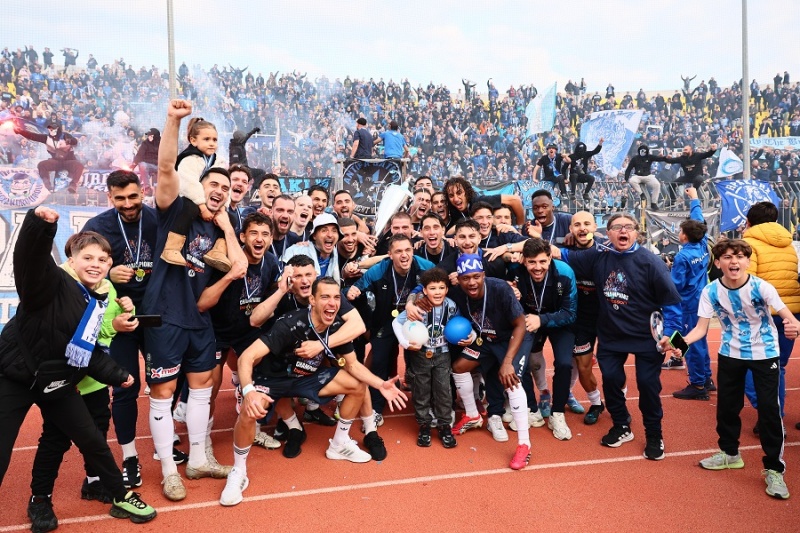 Σήκωσε την κούπα του πρωταθλητή και επιστρέφει εκεί που ανήκει ο Ηρακλής του Γιώργου Πετράκη! (ΦΩΤΟΓΡΑΦΙΕΣ)