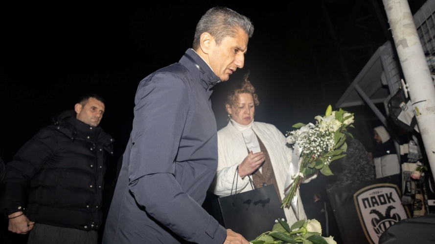 Στιγμές συγκίνησης στην Τούμπα: Λουτσέσκου, παίκτες και όλη η οικογένεια του ΠΑΟΚ είναι εκεί (Φωτογραφίες)