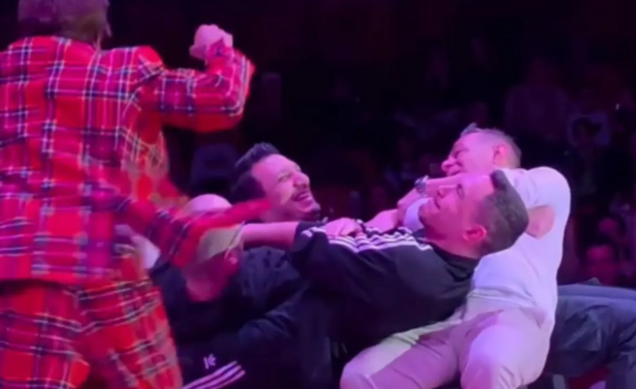 Ο Πετρούνιας πήγε στο τσίρκο και ανέβηκε στη σκηνή εντυπωσιάζοντας με την τούμπα του (ΒΙΝΤΕΟ)