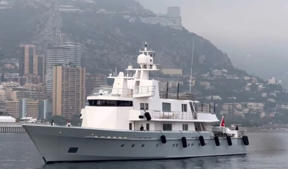 Μεγιστάνας αναγκάστηκε να αλλάξει το όνομα του γιοτ του όταν συνειδητοποίησε με τι σχετίζεται