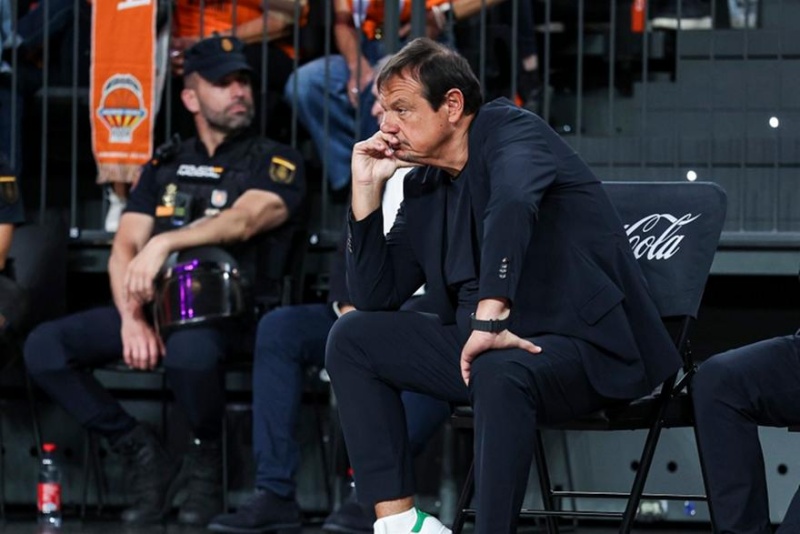 Σηκώθηκε και έφυγε ο Αταμάν στη συν. Τύπου όταν του θύμισαν πως είχε πει ότι θα φύγει αν δεν πάρει την Ευρωλίγκα! (ΒΙΝΤΕΟ)