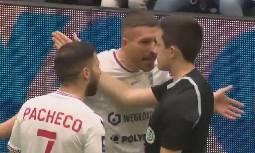 Αποβλήθηκε για απρεπή συμπεριφορά σε φιλανθρωπικό αγώνα ο Ποντόλσκι! (ΒΙΝΤΕΟ)