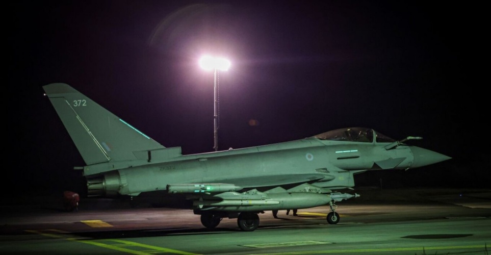 Συναγερμός στις Βάσεις Ακρωτηρίου: Άγνωστο αντικείμενο έπεσε εντός Βάσης – Μήνυμα «μείνετε στα σπίτια σας» στους κατοίκους (ΒΙΝΤΕΟ)