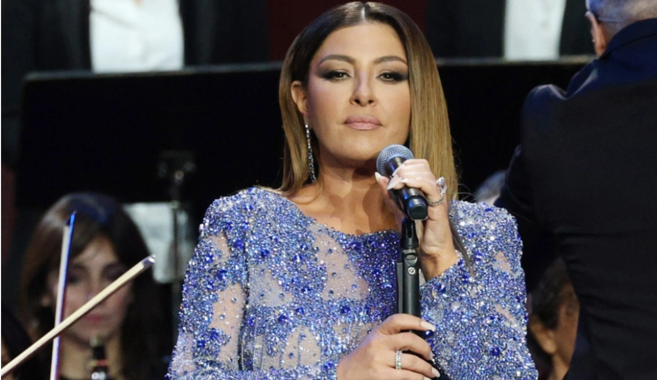 Έλενα Παπαρίζου: Παραμένει στο νοσοκομείο η τραγουδίστρια, οι νεότερες πληροφορίες για την υγεία της