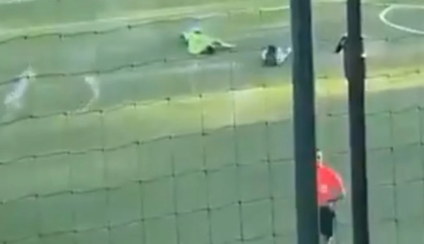 Γαλλία: Φωτοβολίδες τραυμάτισαν τρεις ποδοσφαιριστές σε αγώνα ομάδων Κ18, δείτε βίντεο