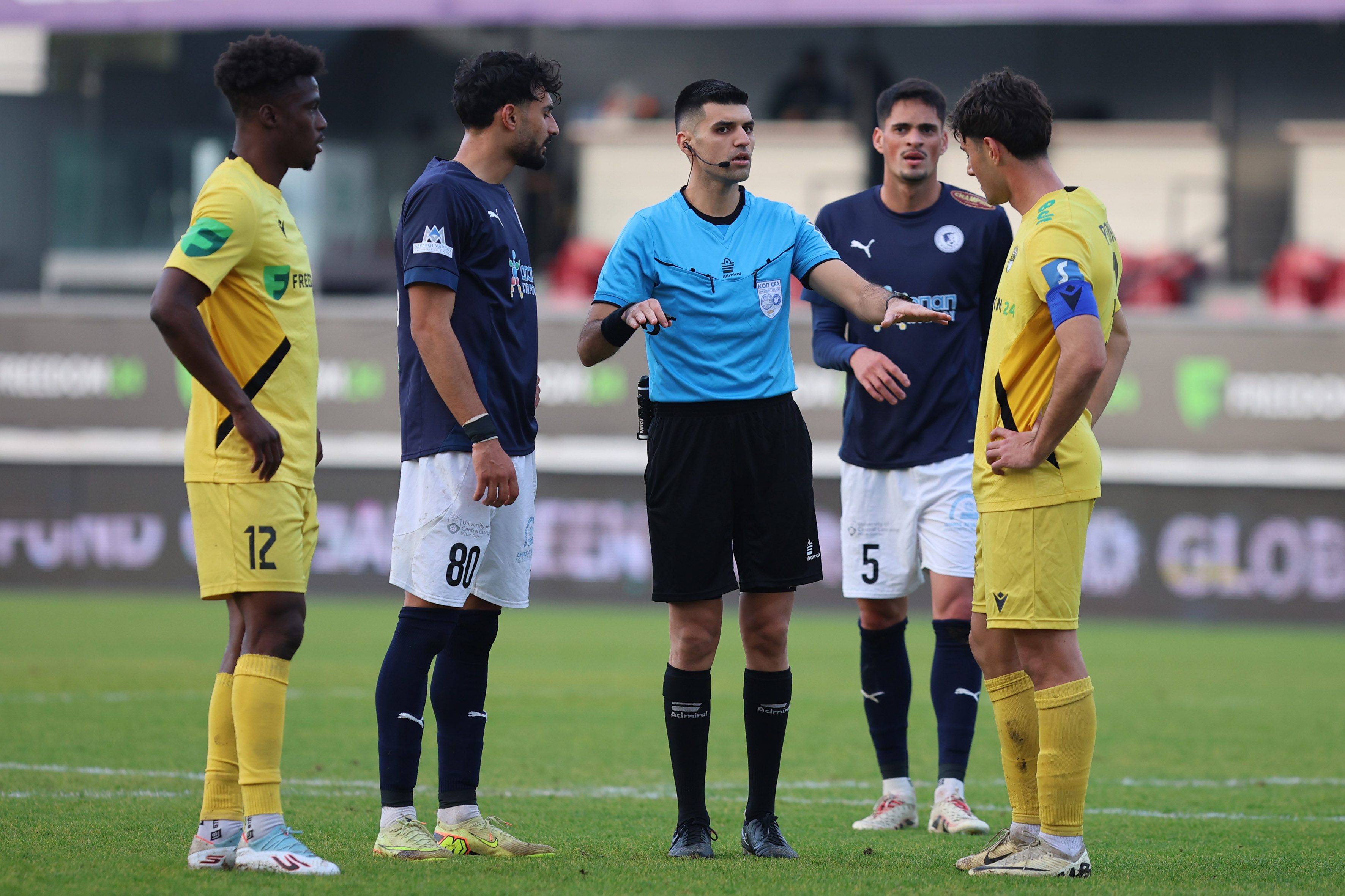 ΚΑΥΣΤΙΚΗ ανακοίνωση για τη διαιτησία Χριστοδούλου και Ροβέρτου: «Καταστρέφουν τους κόπους των ποδοσφαιριστών»