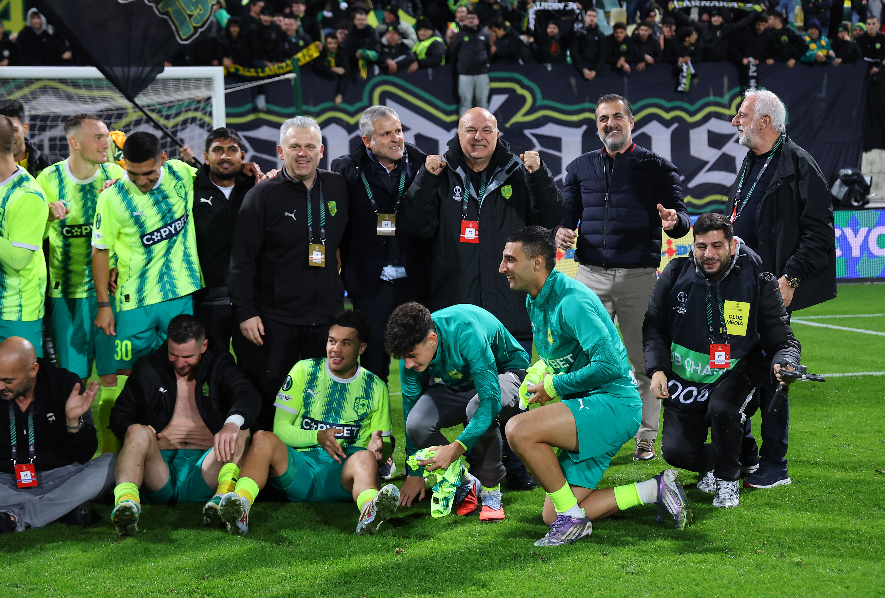 Οι πανηγυρισμοί από τους ΑΕΚΤΖΗΔΕΣ και η ΚΙΝΗΣΗ Καραπατάκη (ΦΩΤΟΓΡΑΦΙΕΣ & ΒΙΝΤΕΟ)