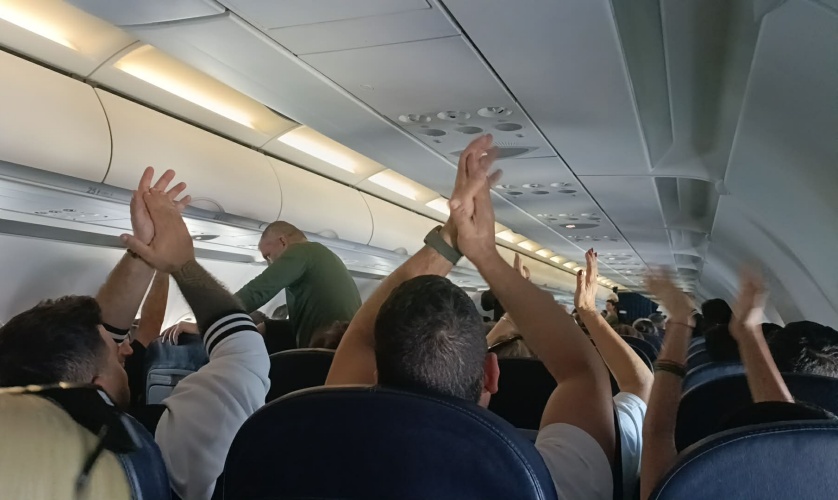 Φοβερή στιγμή με Ομονοιάτες ON AIR: Αποθέωσαν τον άτυχο Φάμπι! (BINTEO)