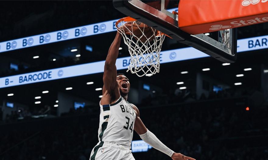 Ασταμάτητος Γιάννης και πρώτο διπλό για Μπακς!