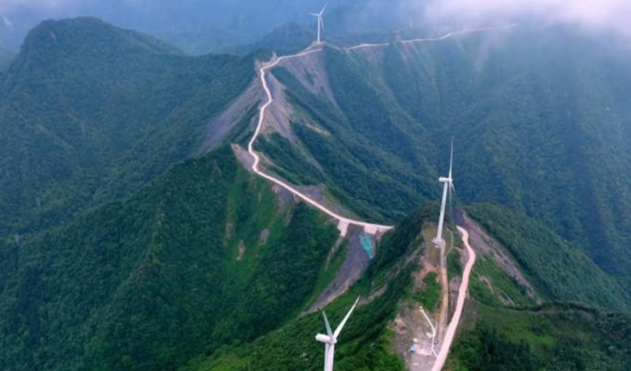 Ο πιο τρομακτικός δρόμος της Κίνας: Ο «Δρόμος-Λεπίδα» πάνω σε στενή ορεινή κορυφογραμμή (BINTEO)