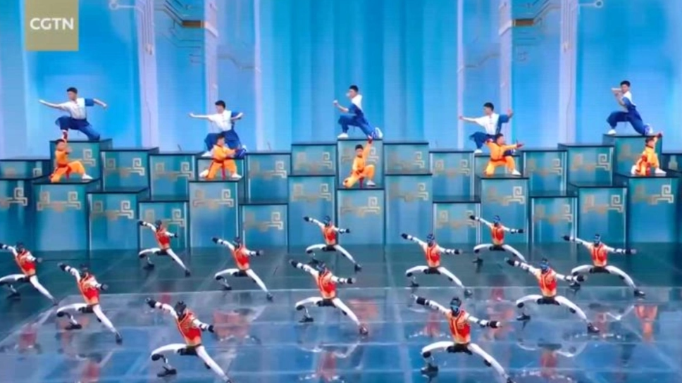 Κίνα: Το εντυπωσιακό σόου με ανθρωποειδή ρομπότ που έκαναν κουνγκ φού στο Gala της Πρωτοχρονιάς