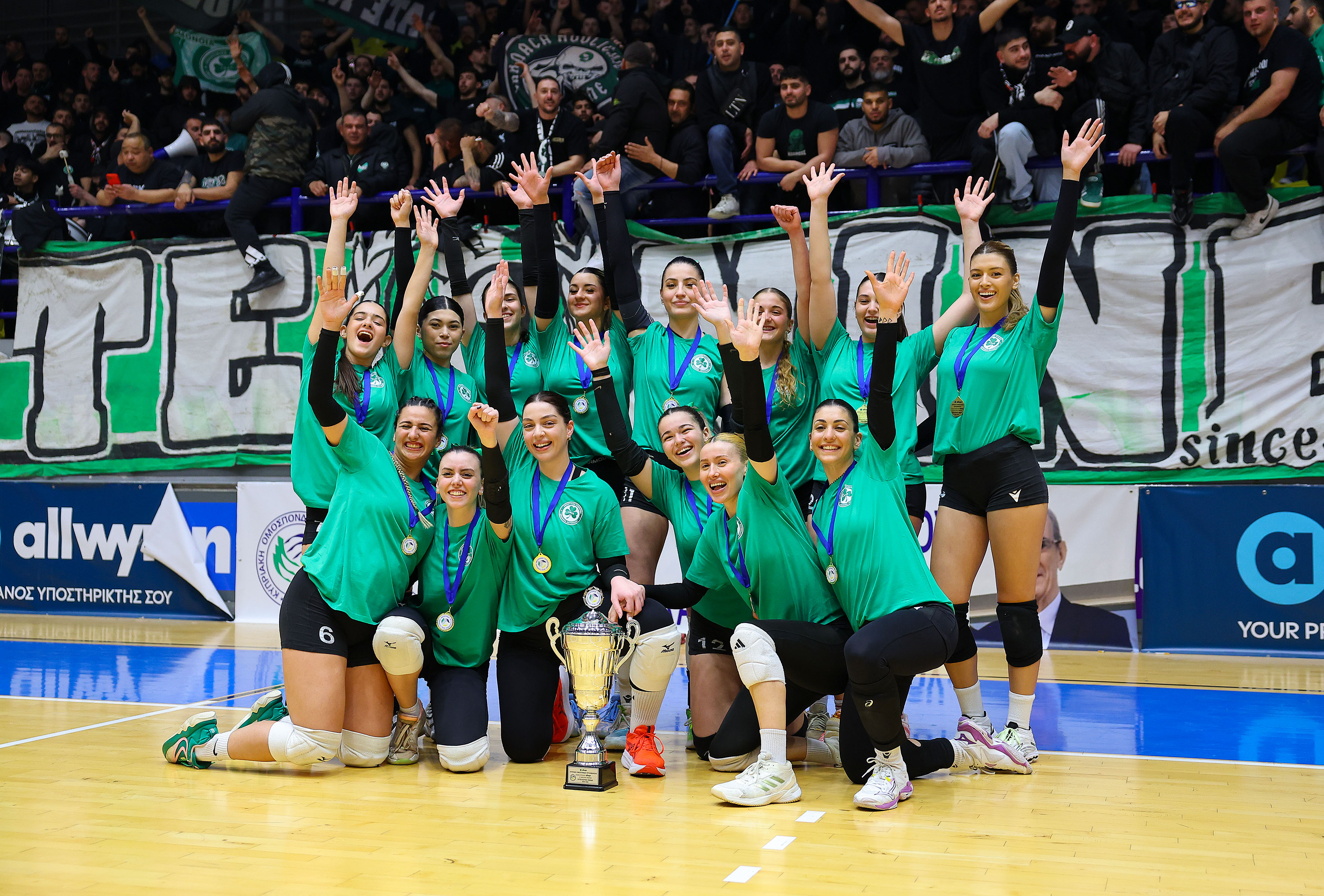 Ομόνοια-Πανιδαλιακός: Στον τελικό του βόλει η Θύρα 9 - Χαμός στο κλειστό (ΦΩΤΟ)