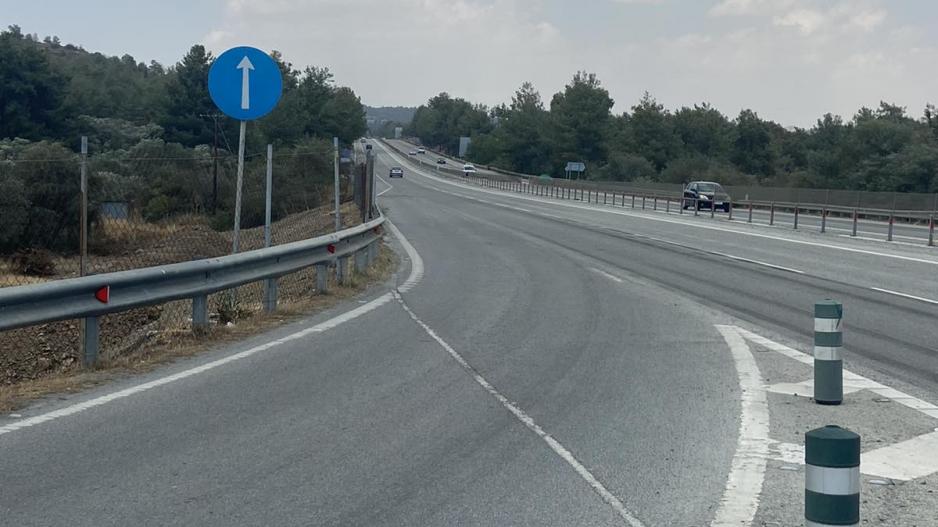 VIDEO: Έτσι σημειώθηκε η καραμπόλα στον αυτοκινητόδρομο - Ένα όχημα «καρφώθηκε» σε φορτηγό