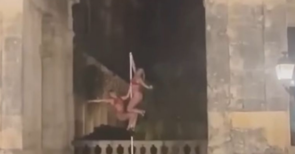Το pole dancing στα Παλαιά Ανάκτορα της Κέρκυρας προκάλεσε αντιδράσεις στο νησί και οργή στα social media (ΒΙΝΤΕΟ)