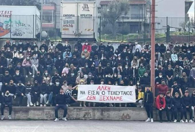 Ο Κλεομένης κρατούσε πανό για τον Άλκη πριν από 4 χρόνια - Τι δήλωσε ο καθηγητής του