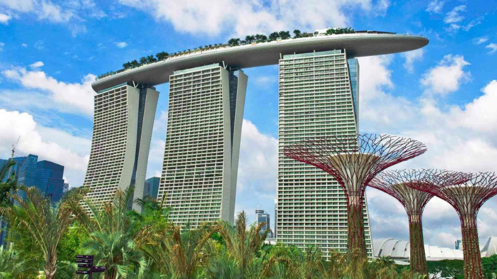 Το θαύμα της μηχανικής: Πώς στηρίζονται οι 7.000 τόνοι του πιο διάσημου rooftop του κόσμου