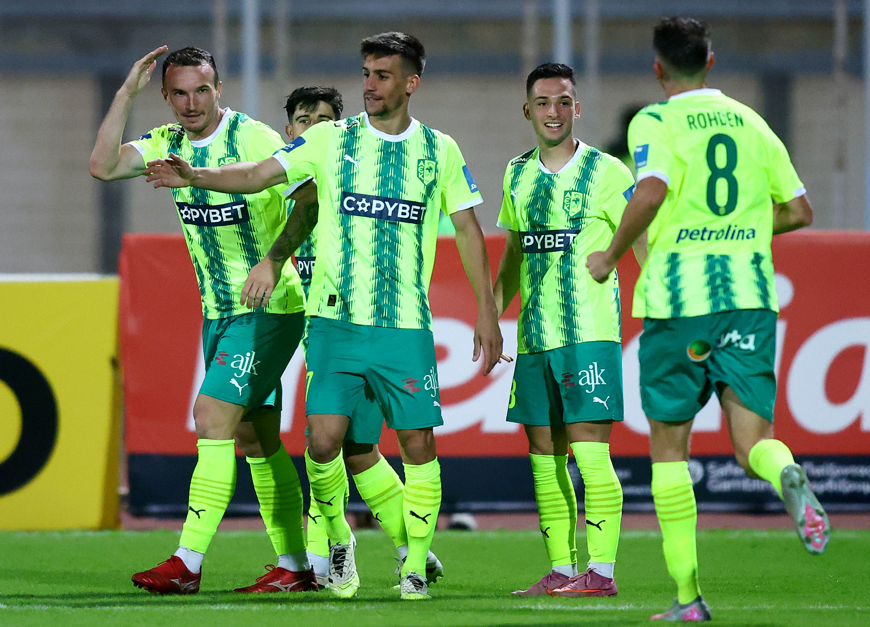 Τεράστια πρόκληση στην... μάνα του ποδοσφαίρου