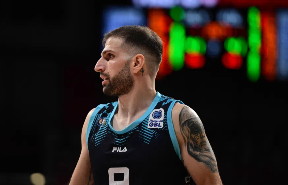 Σοκαριστική καταγγελία Πετρόπουλου μετά το επεισόδιο με Βεζένκοφ: «Μου έκοψαν τα φρένα του αυτοκινήτου!»