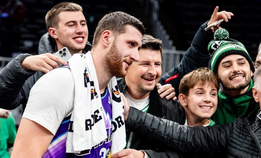 «Ξέρανε» τους Σέλτικς ο Νούρκιτς, νίκησαν και τις απουσίες οι Λέικερς στο Πόρτλαντ