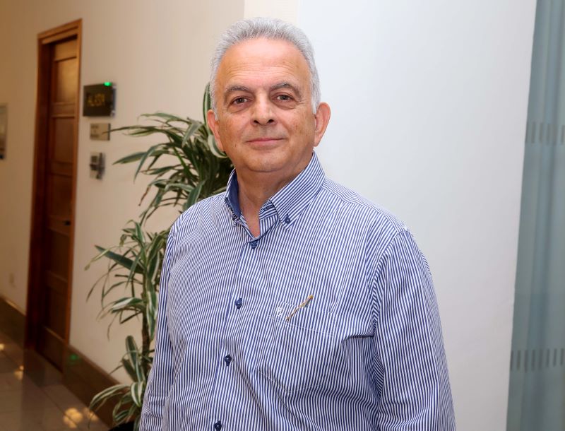 Γιατί στηρίζουν με τα «δόντια» Βρυωνίδη...