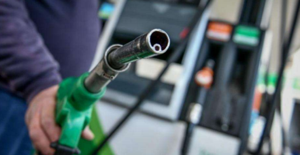 Έπεσαν οι τιμές των καυσίμων - Σε ισχύ η μείωση του φόρου κατανάλωσης