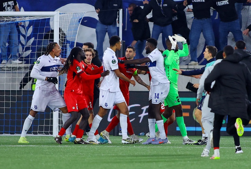 Ένταση με τη λήξη του αγώνα – Δεν μπορούσαν να… χωνέψουν την απόκρουση του Ουζόχο οι Ελβετοί!