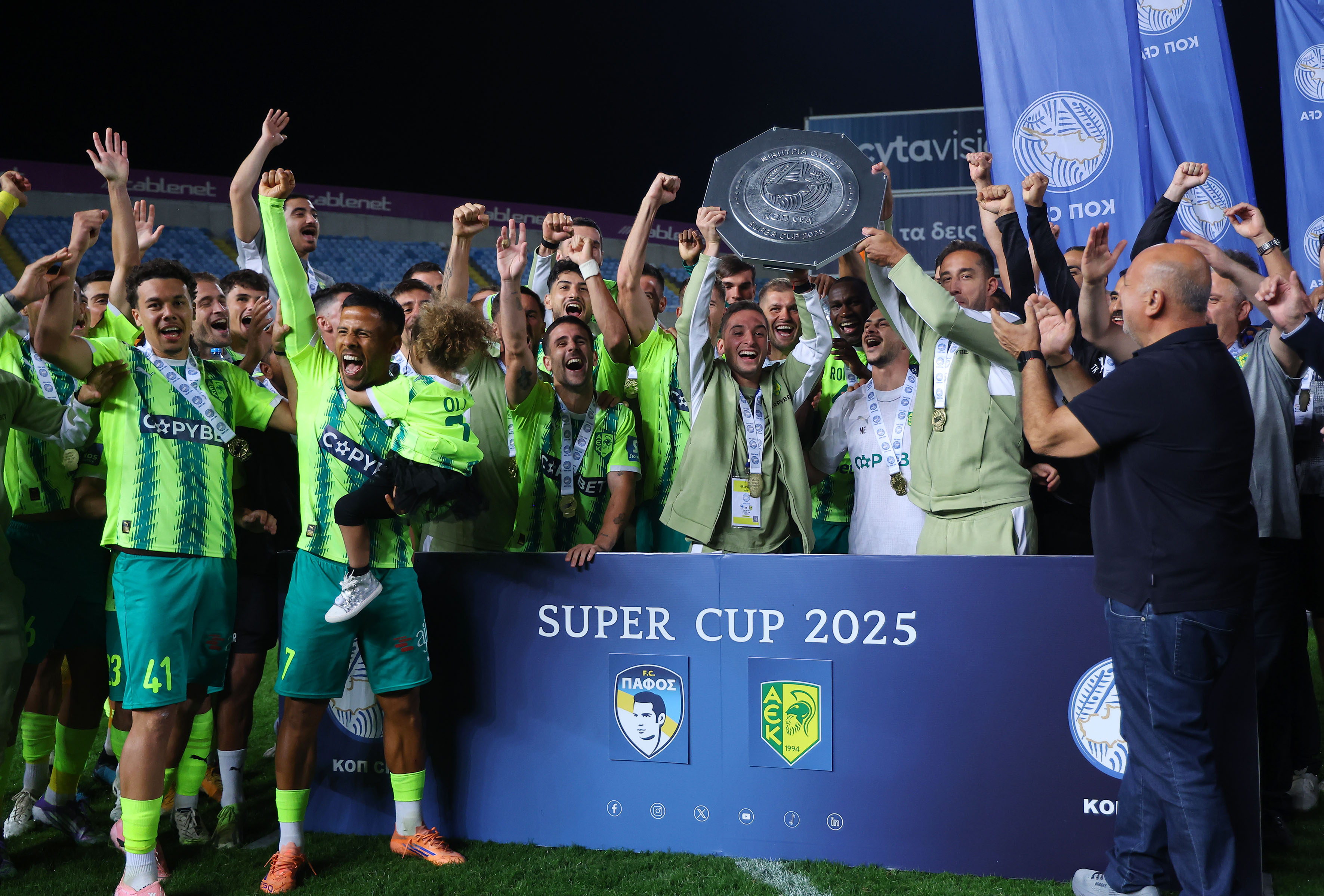 AEK: Η απονομή και οι πανηγυρισμοί (ΒΙΝΤΕΟ)