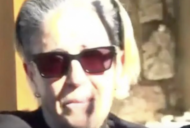 Μνημόσυνο Μαζωνάκη: Κατέρρευσε η Μαρία Μαζωνάκη έξω από την εκκλησία